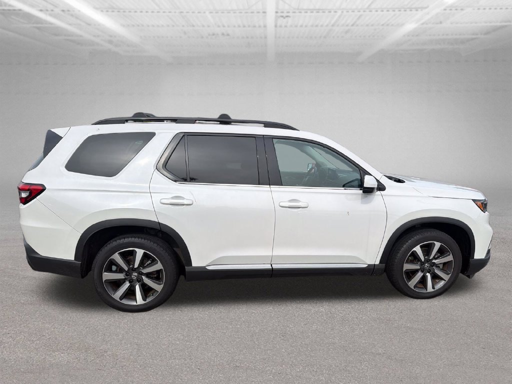 Used 2023 Honda Pilot Touring image 6