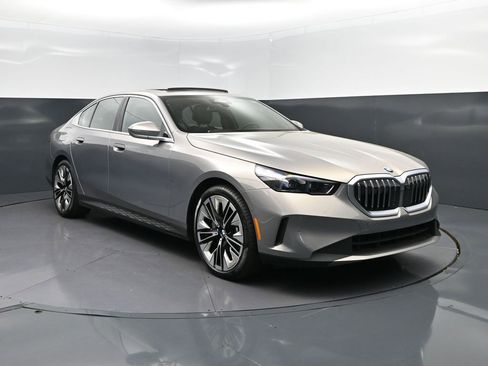 Certified 2026 BMW 530i image 9