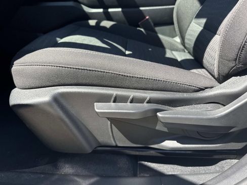 Used 2025 Chevrolet Equinox LT AWD/4WD image 17