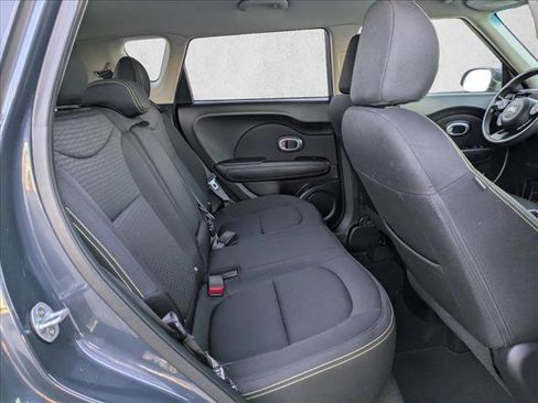 Used 2016 Kia Soul + image 19