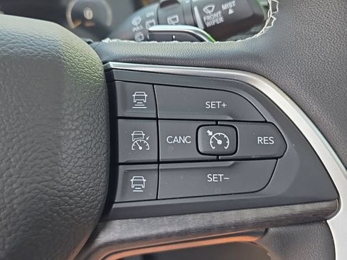 Certified 2025 Jeep Grand Cherokee Limited AWD/4WD image 29