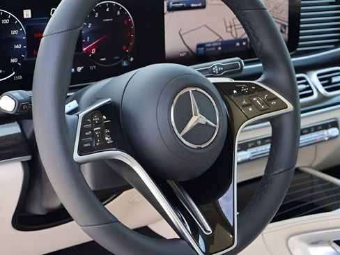 New 2026 Mercedes-Benz GLS 450 4MATIC image 21