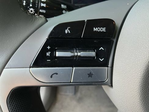 Used 2025 Hyundai Elantra SEL FWD image 35