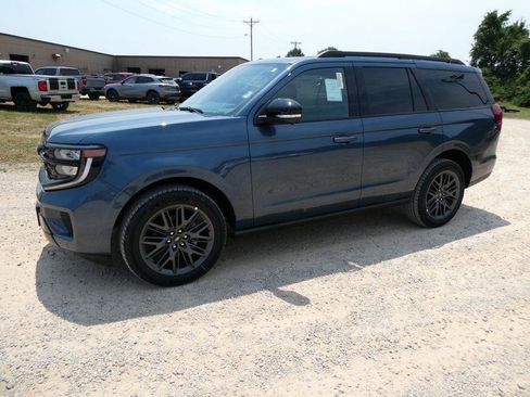 New 2027 Ford Expedition Platinum w/ Stealth Appearance Package AWD/4WD image 8