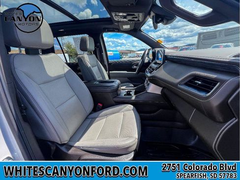 Used 2023 GMC Yukon SLT w/ SLT Luxury Package AWD/4WD image 14