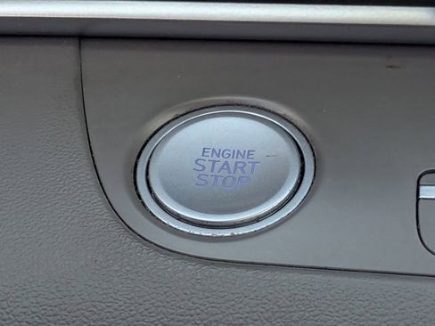 Used 2023 Hyundai Elantra SEL w/ Convenience Package image 32