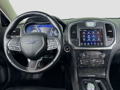 Used 2021 Chrysler 300 Touring L RWD image 11