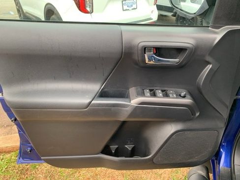 Used 2022 Toyota Tacoma TRD Sport image 10