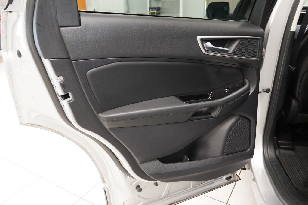 Used 2019 Ford Edge SEL w/ Equipment Group 201A AWD/4WD image 25