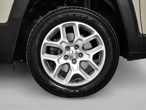 Used 2015 Jeep Renegade Latitude image 25