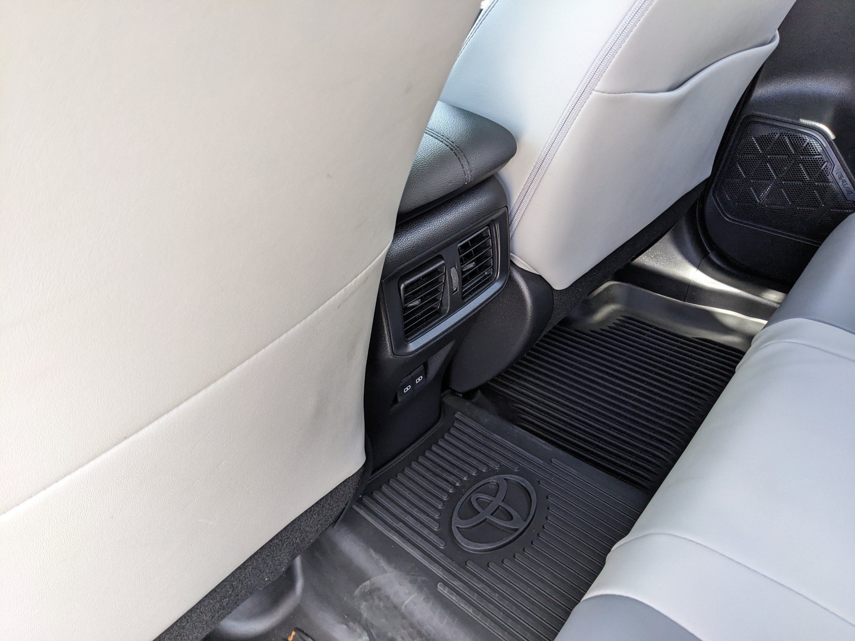 Used 2023 Toyota RAV4 XLE Premium AWD/4WD image 19
