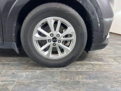 Used 2022 Kia Carnival LX image 5