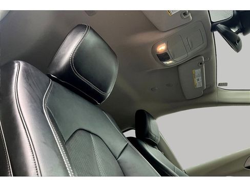 Certified 2024 Chrysler Pacifica Touring-L FWD image 20