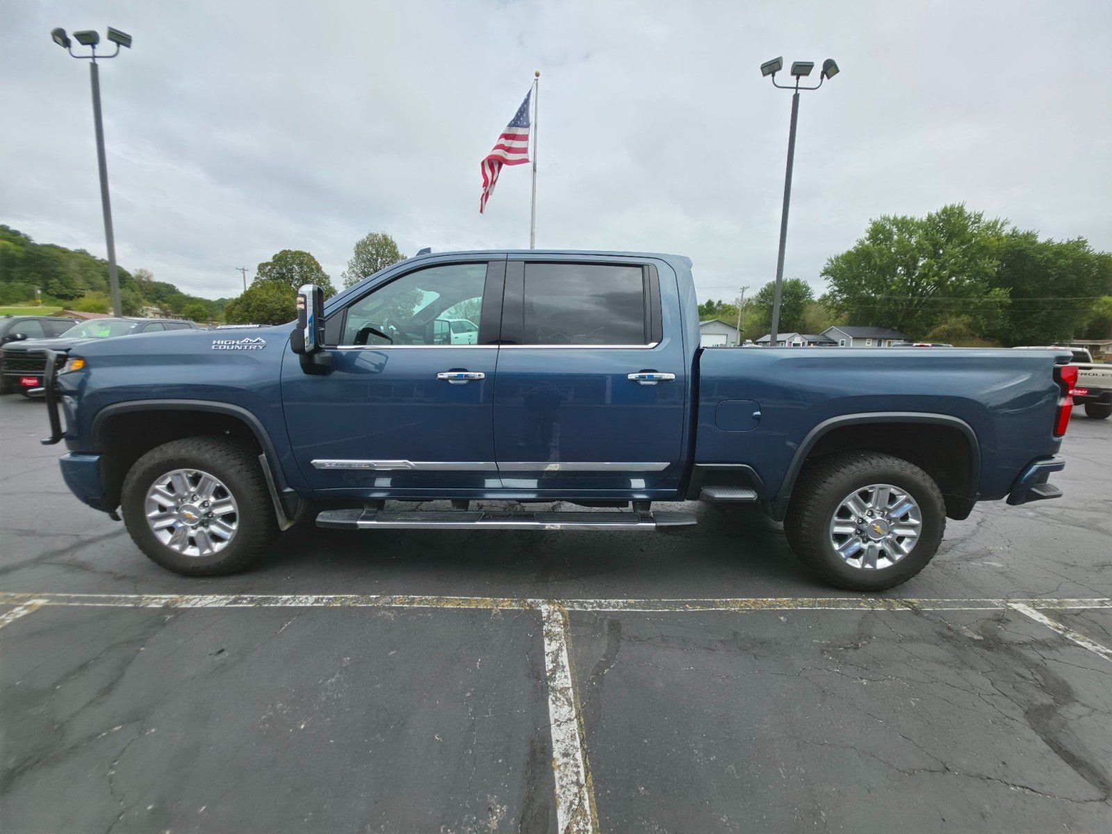 Used 2025 Chevrolet Silverado 2500 High Country w/ High Country Premium Package AWD/4WD image 2