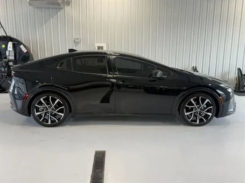 Used 2023 Toyota Prius Prime Premium FWD image 2