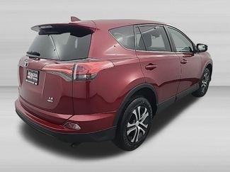Used 2018 Toyota RAV4 LE AWD/4WD video 3