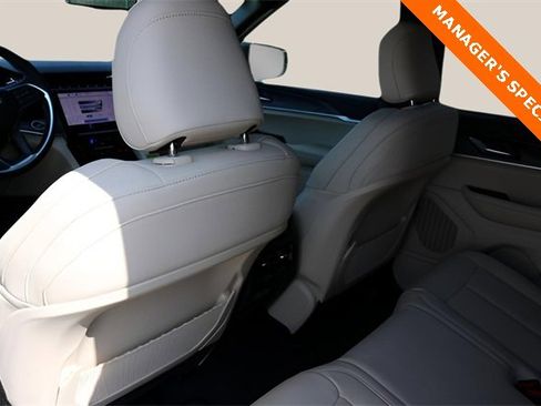 New 2025 Jeep Grand Cherokee Limited w/ Luxury Tech Group II image 15