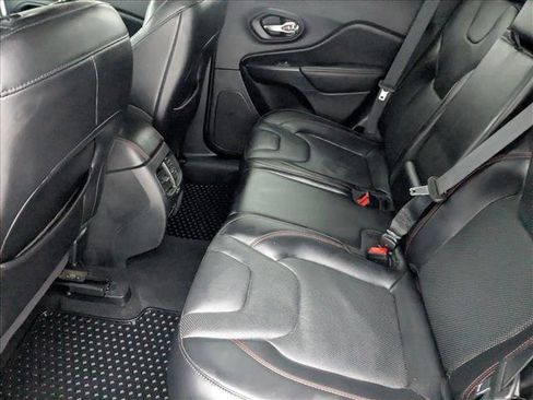 Used 2020 Jeep Cherokee Trailhawk image 19