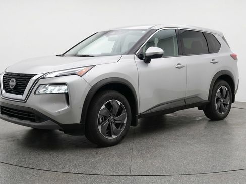 Used 2025 Nissan Rogue SV FWD image 3