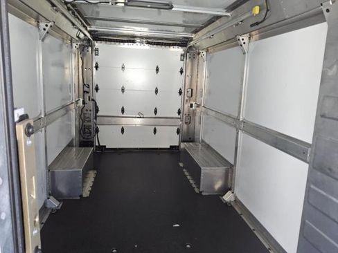 Used 2024 Chevrolet Brightdrop 600 w/ Commercial Equipment Package AWD/4WD image 2