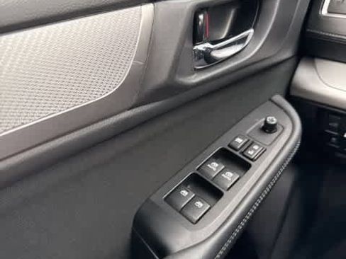 Used 2018 Subaru Outback 2.5i Premium image 18