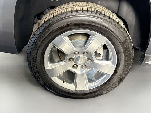 Used 2020 Chevrolet Suburban LT image 31