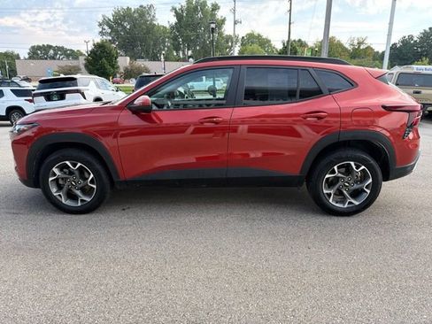 Used 2024 Chevrolet Trax LT w/ Driver Confidence Package FWD image 6