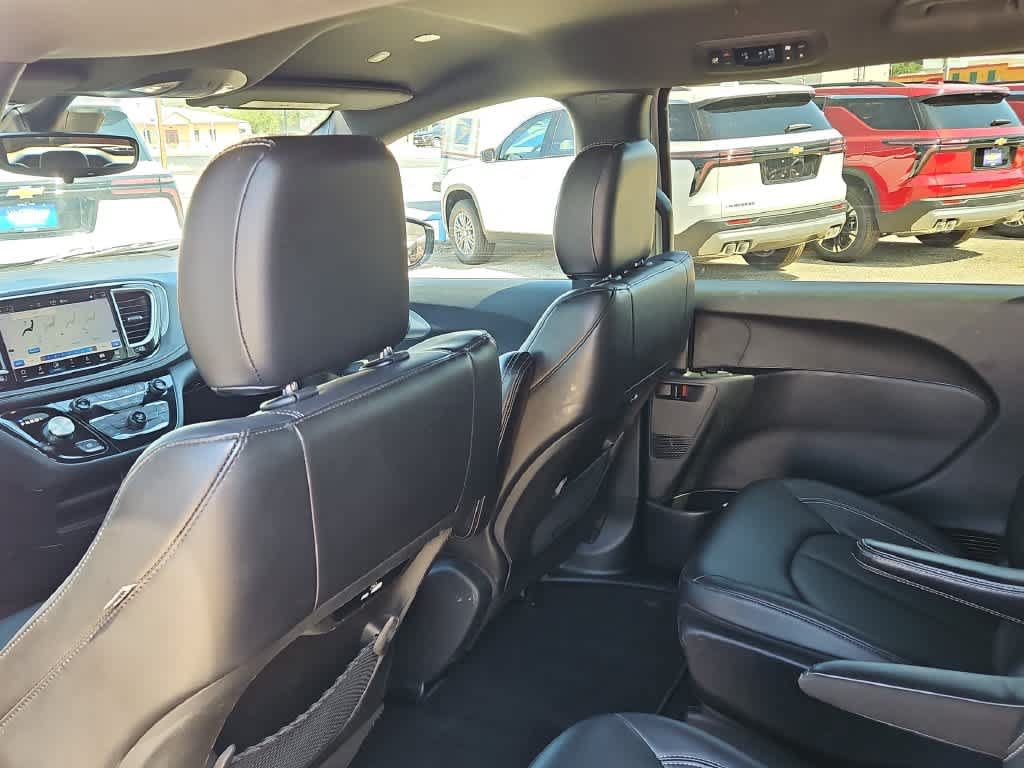 Used 2024 Chrysler Pacifica Limited FWD image 16