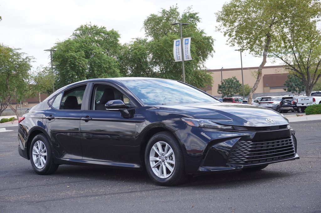 Used 2025 Toyota Camry LE FWD image 5