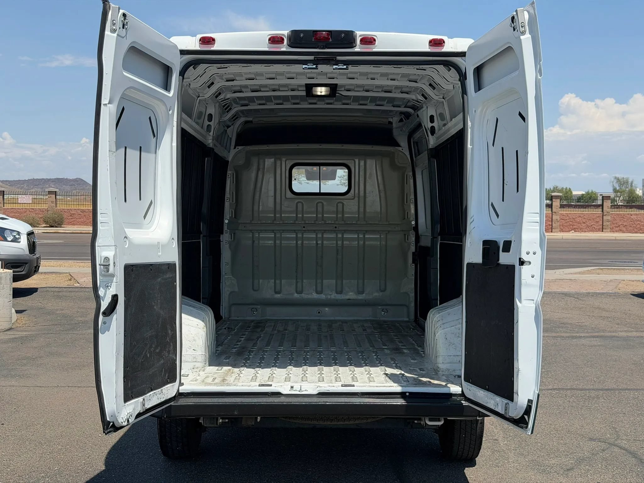 Used 2025 RAM ProMaster 2500 w/ Convenience Group FWD image 14