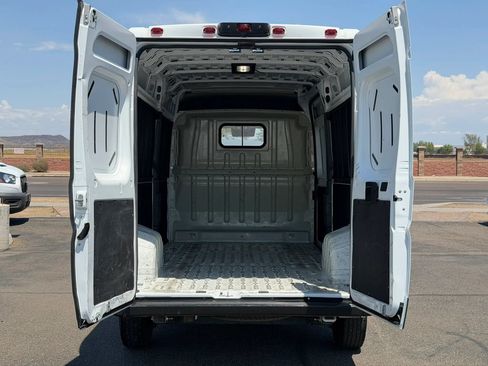 Used 2025 RAM ProMaster 2500 w/ Convenience Group FWD image 14