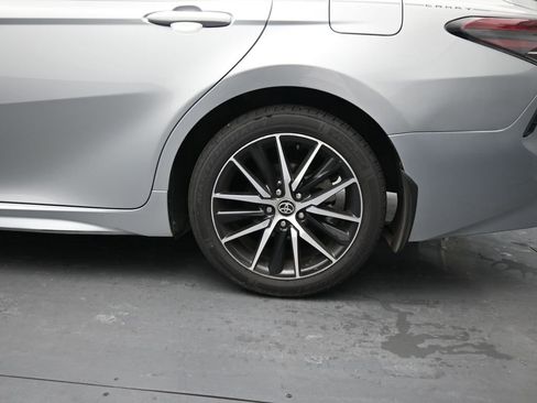 Used 2021 Toyota Camry SE image 13