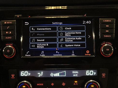 Used 2018 Nissan Rogue SV FWD image 25