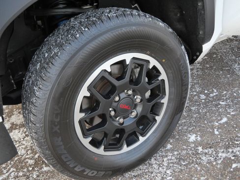 Used 2024 Toyota Tacoma TRD Off-Road image 15