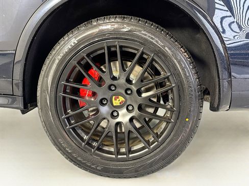 Used 2018 Porsche Cayenne GTS image 25