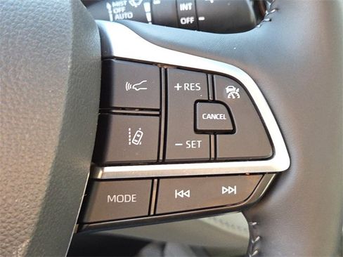 Used 2023 Toyota Highlander L image 28