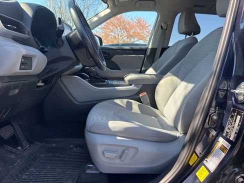 Used 2020 Toyota Highlander LE image 10