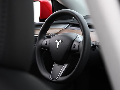Used 2023 Tesla Model Y Performance image 18