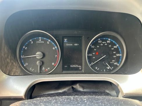 Used 2018 Toyota RAV4 LE FWD image 7
