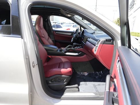 Used 2023 Porsche Cayenne Turbo w/ Premium Package Plus (PI3) AWD/4WD image 35