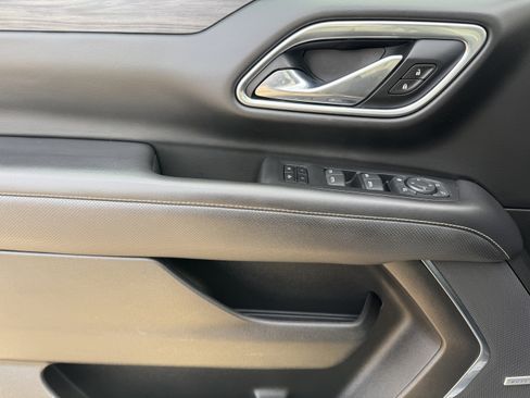 Used 2021 GMC Yukon SLT w/ SLT Luxury Plus Package image 9