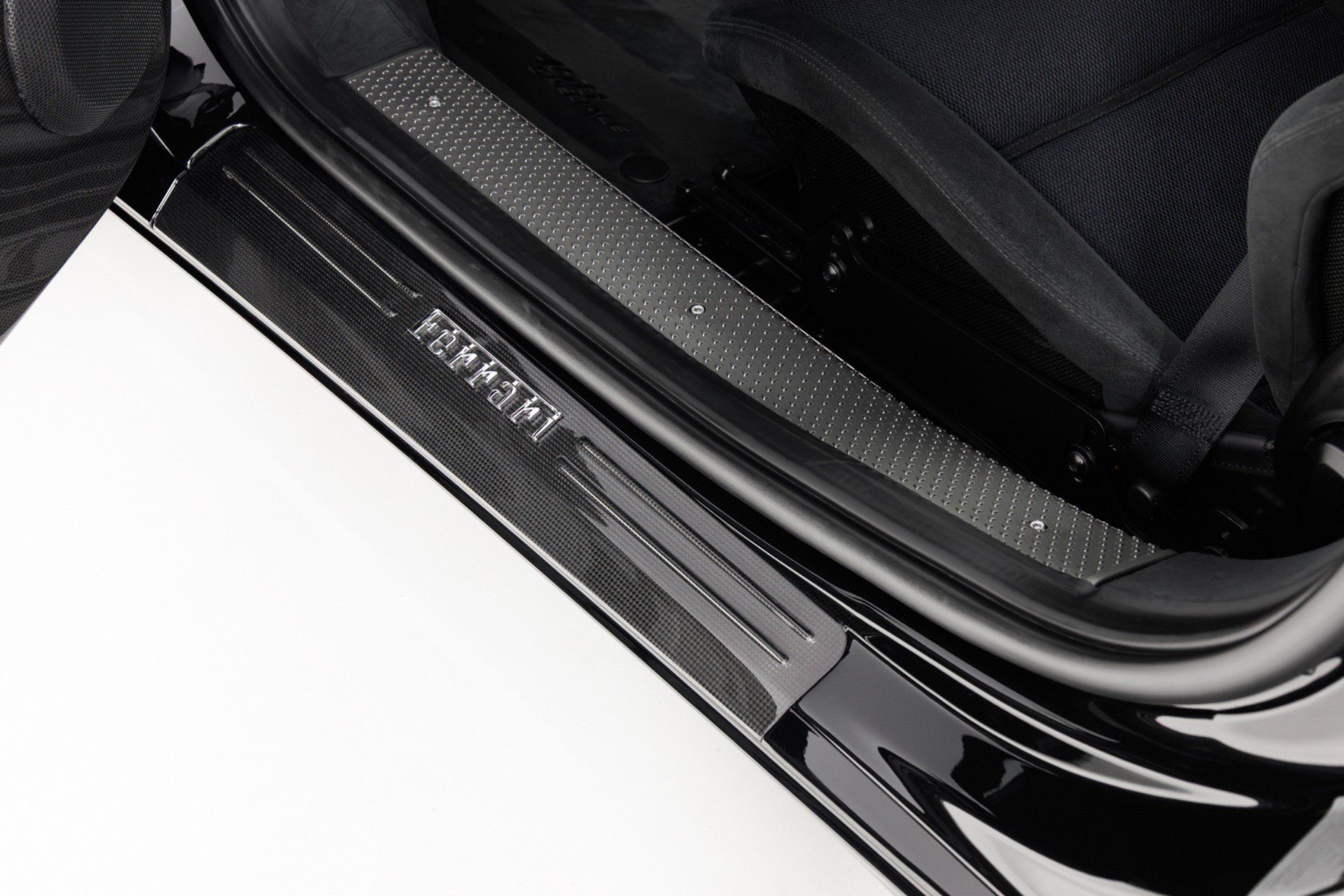 Used 2015 Ferrari 458 Speciale Coupe RWD image 28