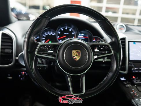 Used 2017 Porsche Cayenne Platinum Edition w/ Premium Package (PJV) image 23