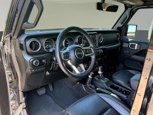 Used 2023 Jeep Wrangler Unlimited Sahara w/ Cold Weather Group AWD/4WD image 22