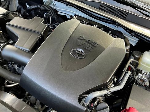 Used 2022 Toyota Tacoma TRD Off-Road image 30