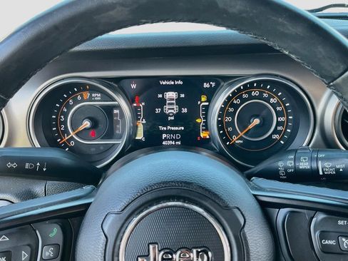Used 2018 Jeep Wrangler Sport AWD/4WD image 12