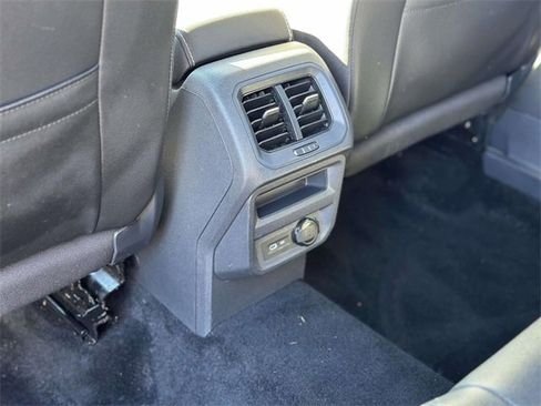 Used 2021 Volkswagen Tiguan SE w/ Panoramic Sunroof Package image 9