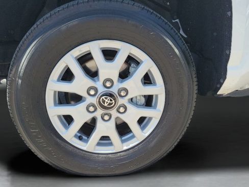 Certified 2025 Toyota Tacoma SR5 AWD/4WD image 25
