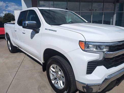Used 2023 Chevrolet Silverado 1500 LT AWD/4WD image 7