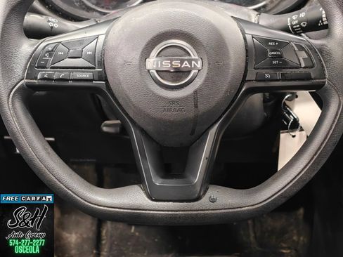 Used 2023 Nissan Versa S FWD image 5